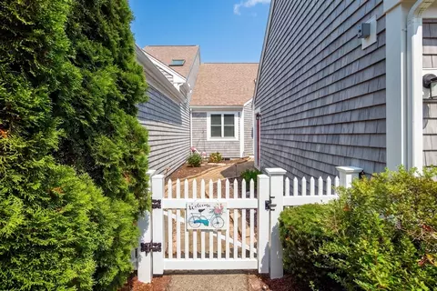 66 Holbeck Cor #66, Plymouth, MA 02360