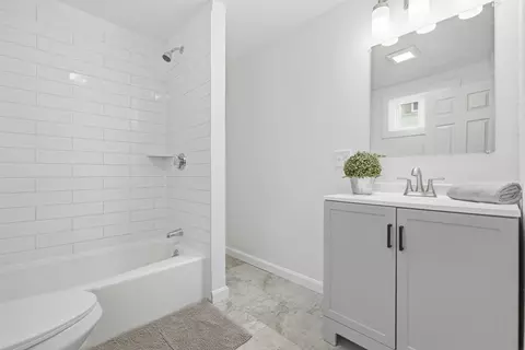 Bath - 14 Staten St, Gloucester, MA 01930 photo 2 of 2