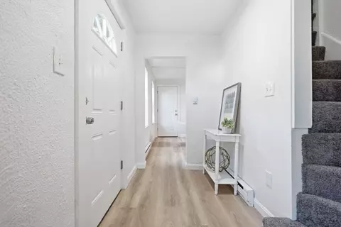 Entry Way - 14 Staten St, Gloucester, MA 01930 photo 4 of 4