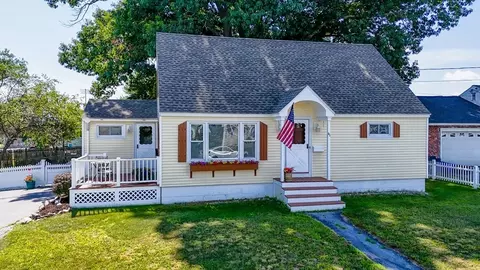 41 Alma St, Lowell, MA 01854