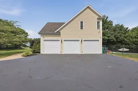 Exterior - 8 Juniper Rd, Upton, MA 01568 photo 4 of 8
