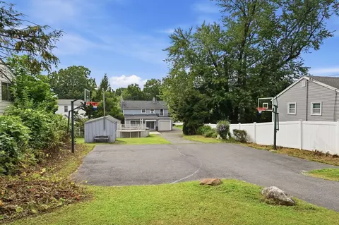 Exterior - 89 Abbott St, Springfield, MA 01118 photo 9 of 10