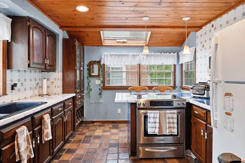 Kitchen - 89 Abbott St, Springfield, MA 01118 photo 2 of 5