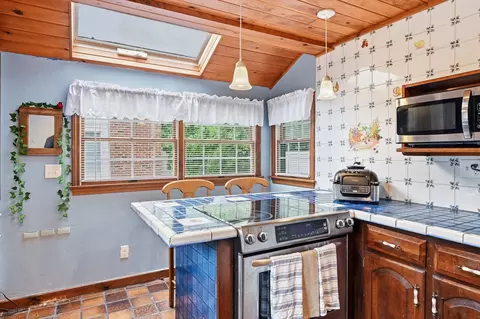 Kitchen - 89 Abbott St, Springfield, MA 01118 photo 4 of 5