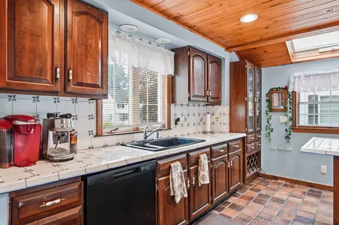 Kitchen - 89 Abbott St, Springfield, MA 01118 photo 3 of 5