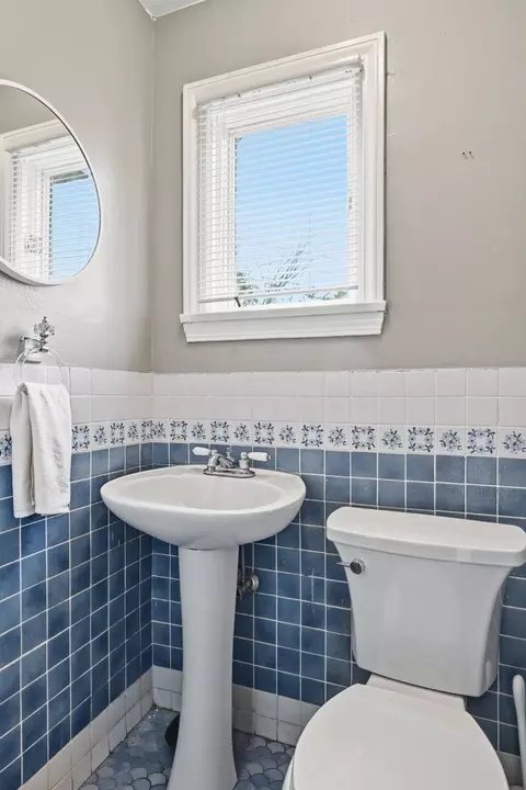 Bath - 89 Abbott St, Springfield, MA 01118 photo 1 of 3