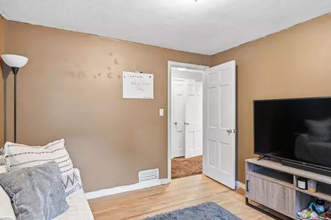 Bedroom - 89 Abbott St, Springfield, MA 01118 photo 2 of 6