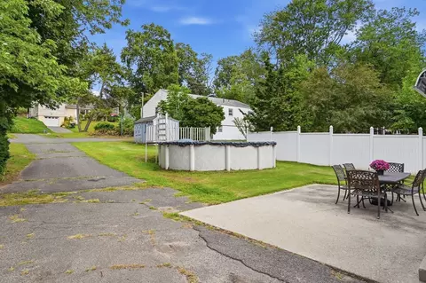 Exterior - 89 Abbott St, Springfield, MA 01118 photo 5 of 10