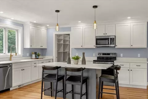 Kitchen - 193 E Spring St, Avon, MA 02322 photo 2 of 3