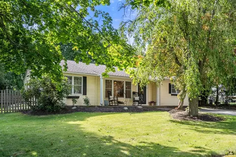 8 Vista Dr, Shrewsbury, MA 01545