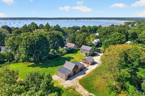 4 Oakland St, Mattapoisett, MA 02739
