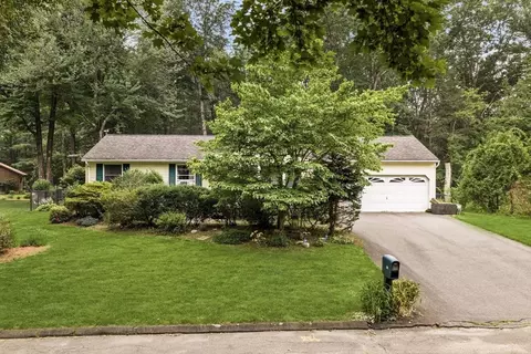 Exterior - 22 Carillon Cir, Easthampton, MA 01027 photo 2 of 10