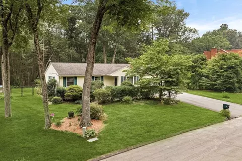 Exterior - 22 Carillon Cir, Easthampton, MA 01027 photo 3 of 10