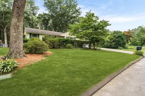 Exterior - 22 Carillon Cir, Easthampton, MA 01027 photo 4 of 10