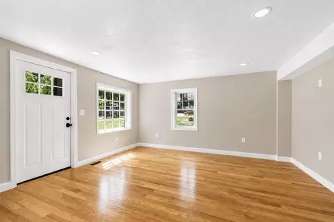 Living - 40 Nonquit St, Worcester, MA 01604 photo 2 of 3