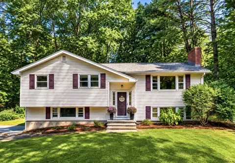 15 Carriage Dr, Chelmsford, MA 01824
