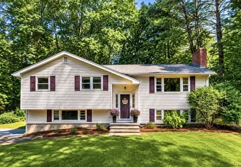 15 Carriage Dr, Chelmsford, MA 01824