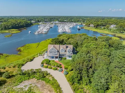 18 Saquatucket Pt, Harwich, MA 02646
