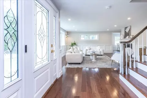 Entry Way - 113 River St, Middleton, MA 01949 photo 1 of 3