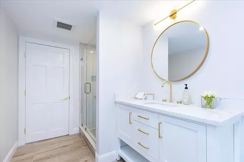 Bath - 113 River St, Middleton, MA 01949 photo 2 of 4