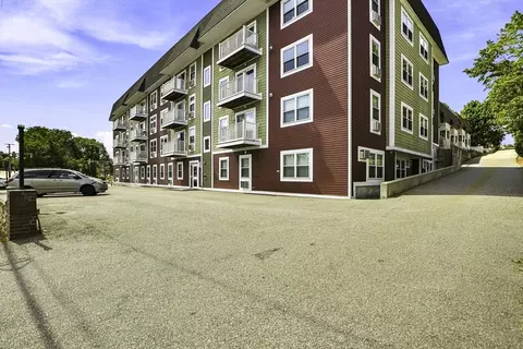 275 W Main St #14, Marlborough, MA 01752