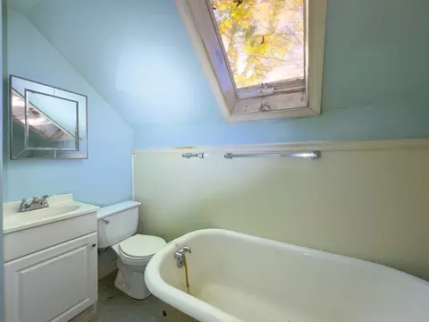 Bath - 16 Ash St, Fairhaven, MA 02719 photo 1 of 1