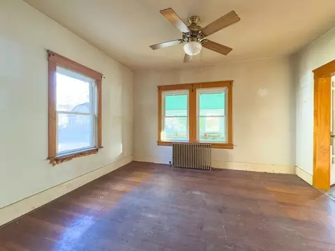 Living - 16 Ash St, Fairhaven, MA 02719 photo 3 of 5