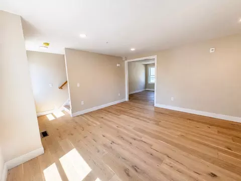 Living - 562 Gorham St #05, Lowell, MA 01852 photo 1 of 2