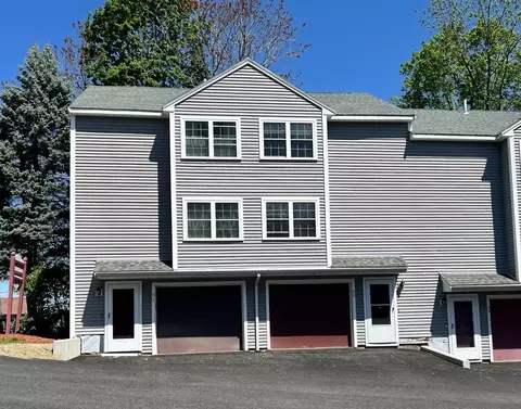80 Smith St #2A, Lowell, MA 01851