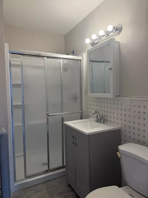 Bath - 73-75 Melrose St, Springfield, MA 01109 photo 2 of 2