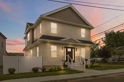 81 Derby Rd, Revere, MA 02151