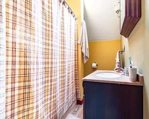 Bath - 171 Elm, Blackstone, MA 01504 photo 1 of 2