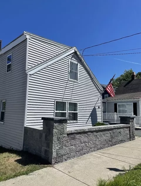 16 Lynn St, Peabody, MA 01960