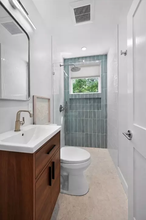Bath - 409 Pearl St, Reading, MA 01867 photo 1 of 7