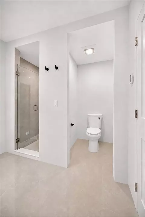 Bath - 409 Pearl St, Reading, MA 01867 photo 2 of 7