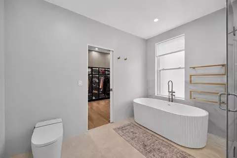 Bath - 409 Pearl St, Reading, MA 01867 photo 5 of 7