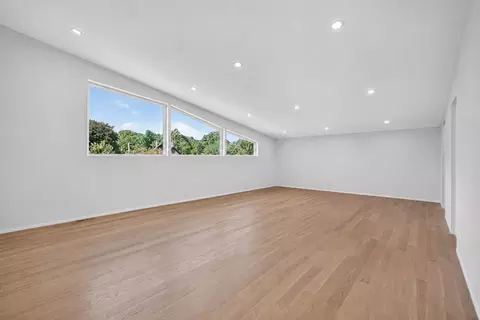 Living - 409 Pearl St, Reading, MA 01867 photo 3 of 3