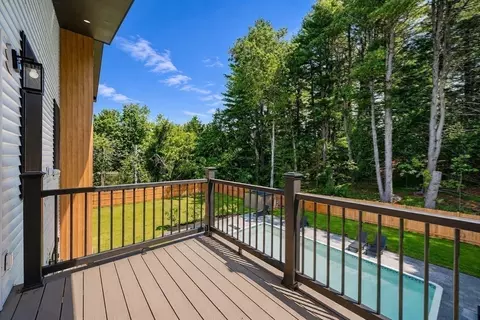 Exterior - 409 Pearl St, Reading, MA 01867 photo 2 of 4