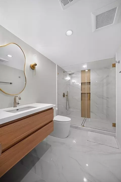 Bath - 409 Pearl St, Reading, MA 01867 photo 4 of 7