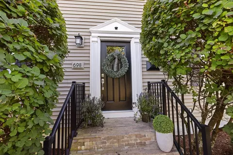 698 High St, Cumberland, RI 02864