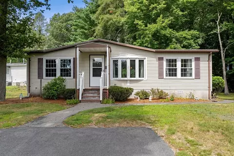 6 Cyrpess Cir, Rockland, MA 02370
