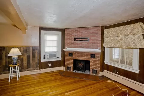 Living - 86 Laurence, Springfield, MA 01104 photo 2 of 5