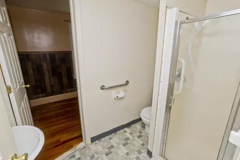 Bath - 86 Laurence, Springfield, MA 01104 photo 3 of 5