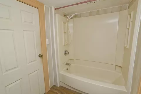 Bath - 86 Laurence, Springfield, MA 01104 photo 5 of 5