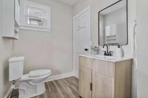 Bath - 615 White St, Springfield, MA 01108 photo 1 of 3