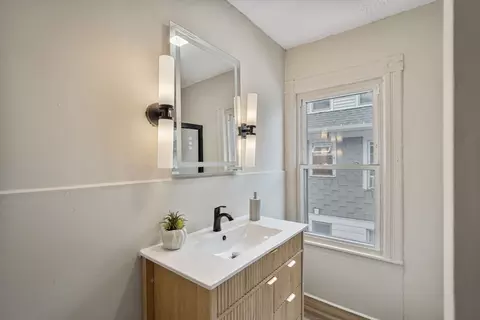 Bath - 615 White St, Springfield, MA 01108 photo 3 of 3