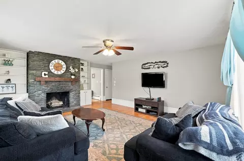 Living - 2 Lisa Ave, Acushnet, MA 02743 photo 2 of 4