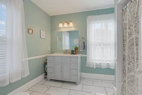 Bath - 2 Dearborn Ave, Beverly, MA 01915 photo 1 of 2