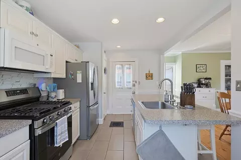 Kitchen - 2 Dearborn Ave, Beverly, MA 01915 photo 6 of 7