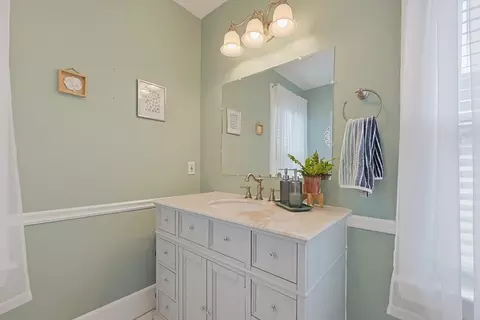 Bath - 2 Dearborn Ave, Beverly, MA 01915 photo 2 of 2